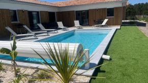 Villa Chrisaline, charme et convivialité, piscine privée, idéale pour 10 à 15 personnes